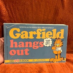 Garfield hangs out ( his 19th book )
